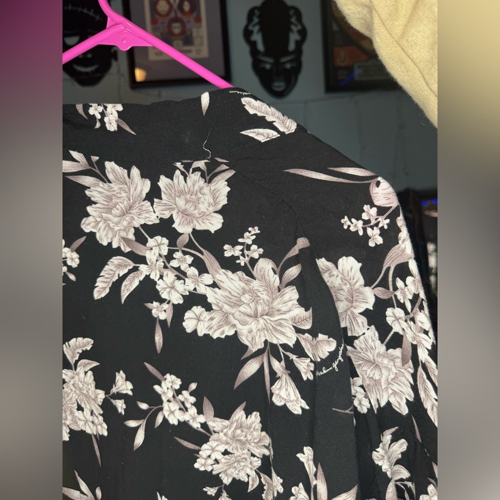 Spiritual Gangster Kimono Style Robe- small tear on tie - Picture 1 of 4